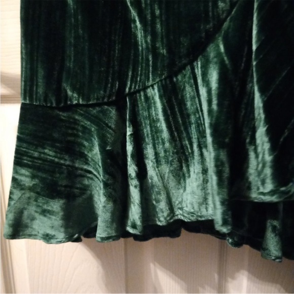 BB Dakota dark green velvet wrap dress - Picture 4 of 6